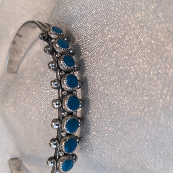 Vintage Navajo sterling cuff - Picture 5 of 6